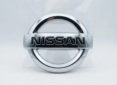 شعار نيسان (Nissan) المعدني الأصلي بتصميم أنيق ولامع، مصمم خصيصاً ليضفي لمسة فخمة