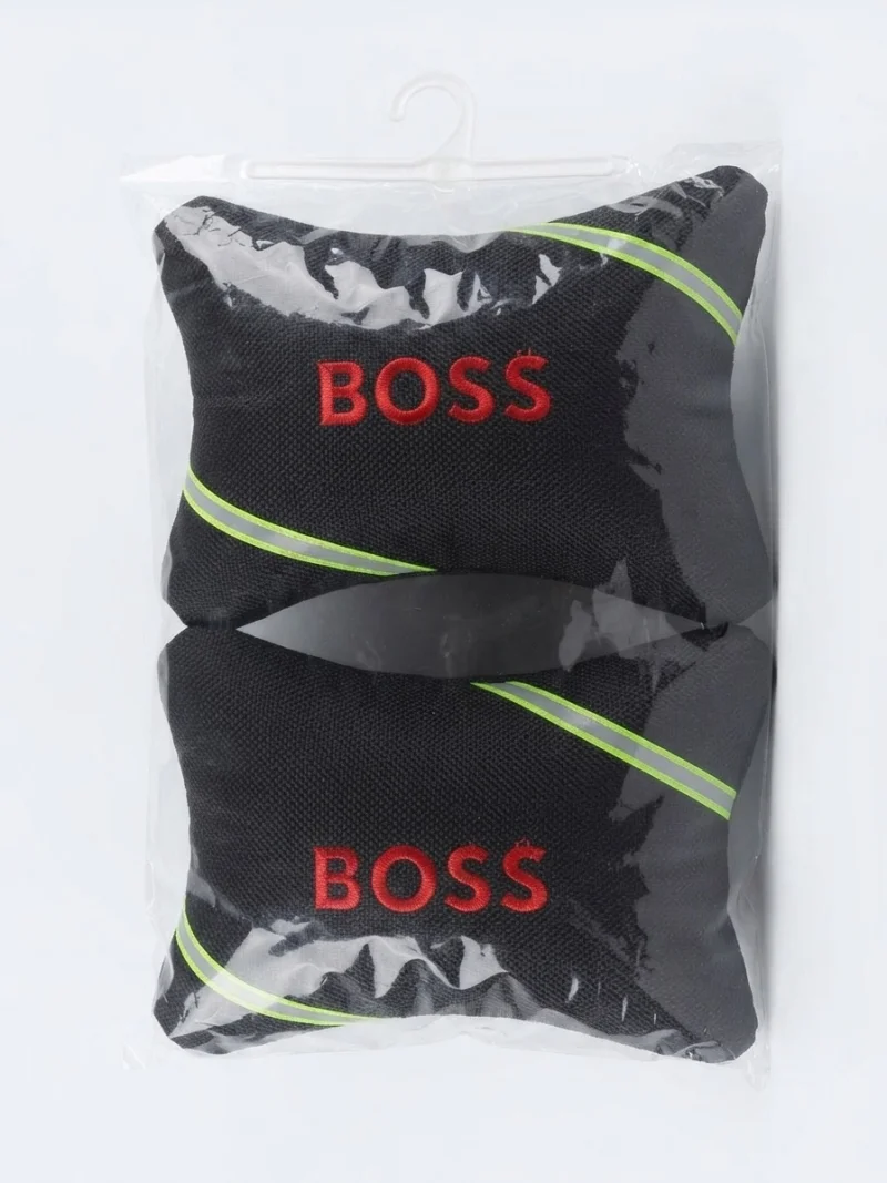 طقم مخدات رأس للسيارة باللون الأسود وتصميم راقٍ يحمل شعار بوس (BOSS) الأحمر مع خطوط عاكسة