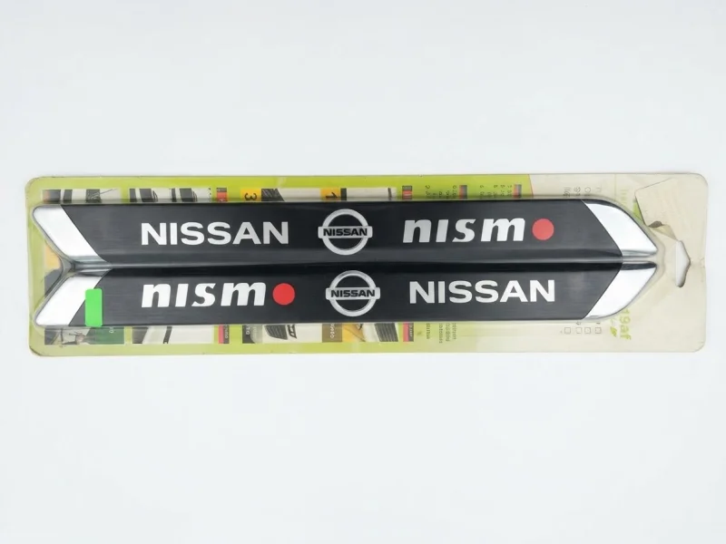 طقم صدادات وحماية حواف الأبواب والرفارف للسيارة بتصميم رياضي أنيق يحمل شعار نيسان نيسمو (Nissan Nismo)